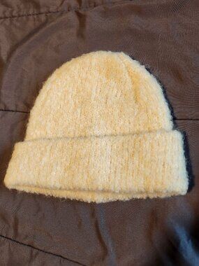 Ladies Beanie - Club Monaco